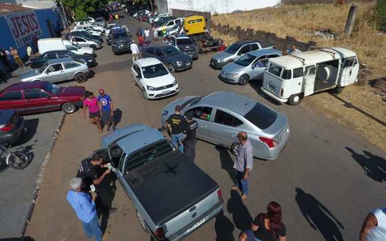  veículos foram identificados com os sinais  de adulteração. Eles foram encaminhados ao pátio da Delegacia junto com os responsáveis ou proprietários