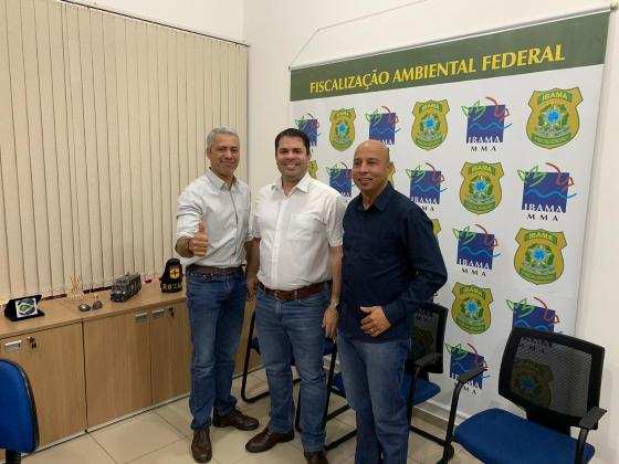 Prefeito Getulio e vereador Anderson estiveram em reunião com o tenente coronel Gibson, em Cuiabá