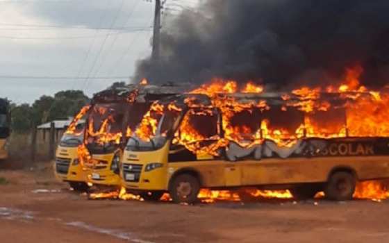 ônibus queimado