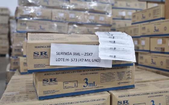 Estoque de seringas para vacinação da Secretaria de Estado de Saúde (SES)