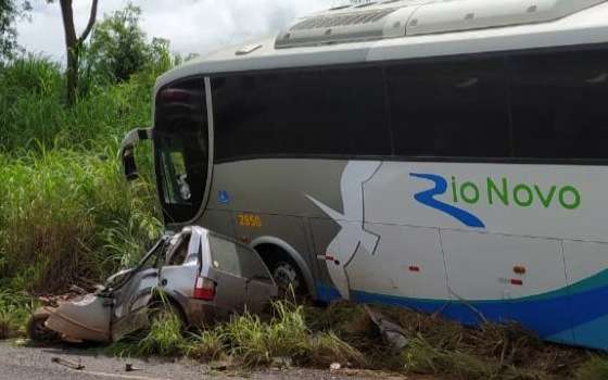 colisão mt 110 ônibus e carro