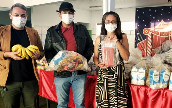 entrega kit alimentação escolar ribeirãozinho