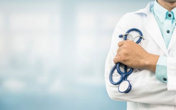 médico