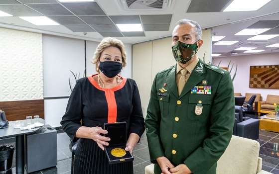 Desembargadora Maria Helena é homenageada com medalha do Exército Brasileiro