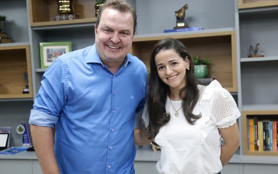 Max Russi e vereadora de Campinápolis 