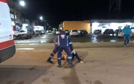 jovem ensanguentado confresa