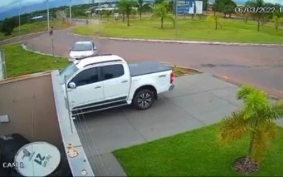 carro desgovernado água boa