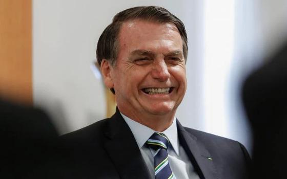bolsonaro rindo