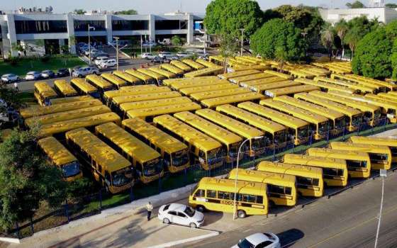 Entrega de mais onibus
