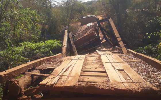 Caminhão ponte passa 20