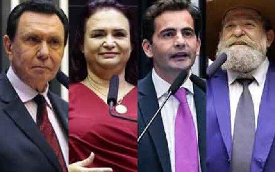 Os deputados Carlos Bezerra, Rosa Neide, o suplente Fabio Garcia, e Nelson Barbudo