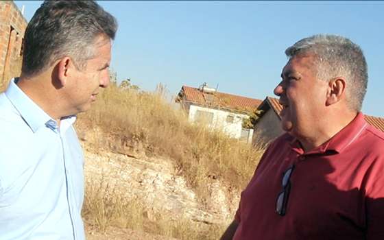 Mauro Mendes visita residencial Carvalho, em Barra do Garças