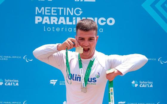 Adriano dos Santos, atleta da natação de Sinop, bolsista do projeto Olimpus, conquistou o tricampeonato brasileiro nos 100 metros borboleta