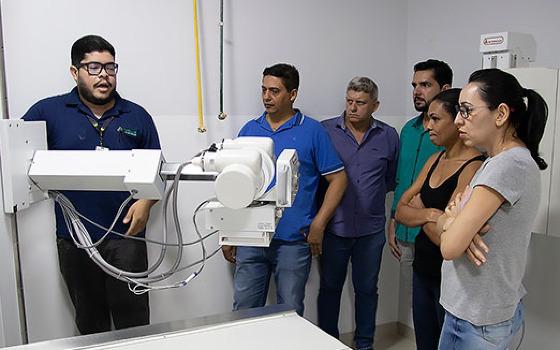 aparelho de raio-X digital  Confresa