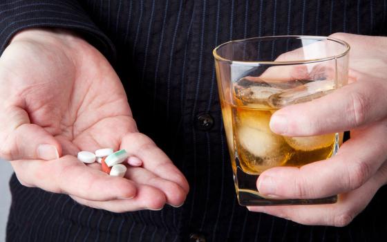 bebida alcoólica e remédio