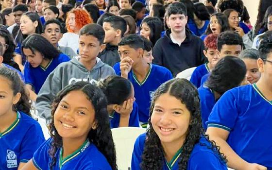 Alunos de escolas estaduais participam de evento que ensina ciência de forma divertida