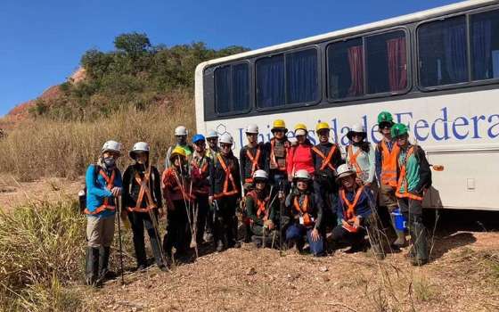 alunos geologia (UFG) domo de araguainha