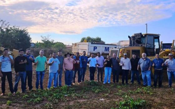 Prefeito, secretários, vereadores e servidores da Secretaria de Obras