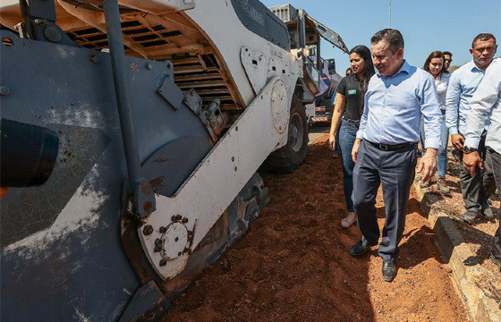 O governador Mauro Mendes, durante vistoria nas obras da MT-040