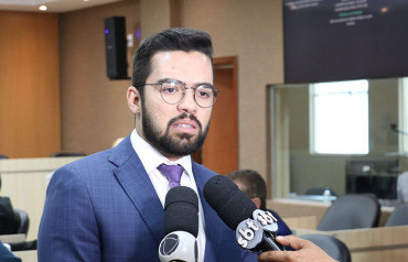Atraso na entrega de uniformes: 