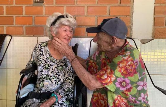 Casal de idosos 