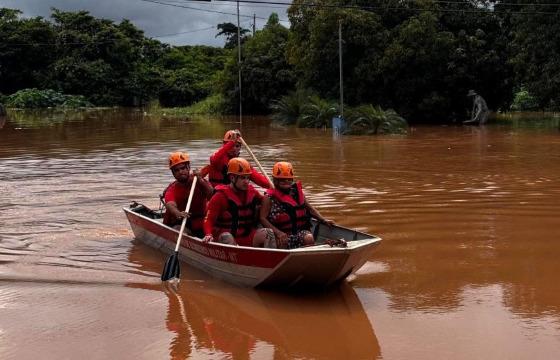 Bombeiros MT chuva