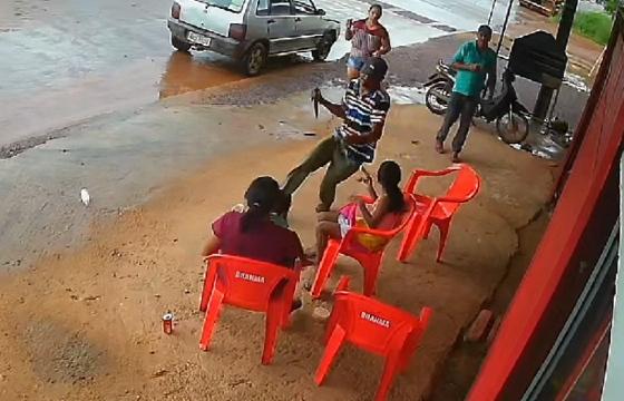 homem mata esposa confresa