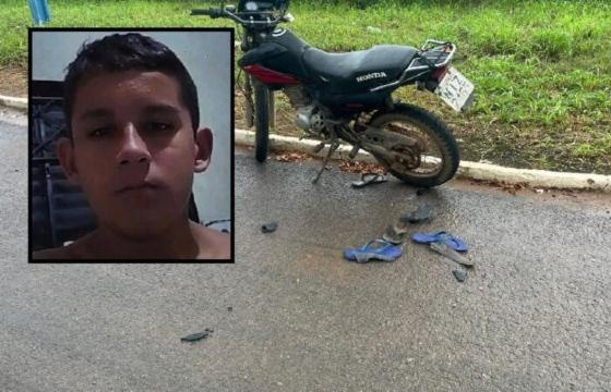 Jovem acidente de moto