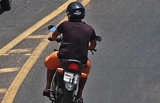 Motoqueiro importunação sexual 