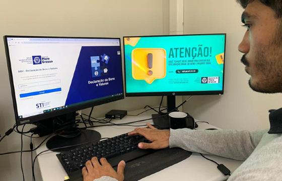 servidor usando computador